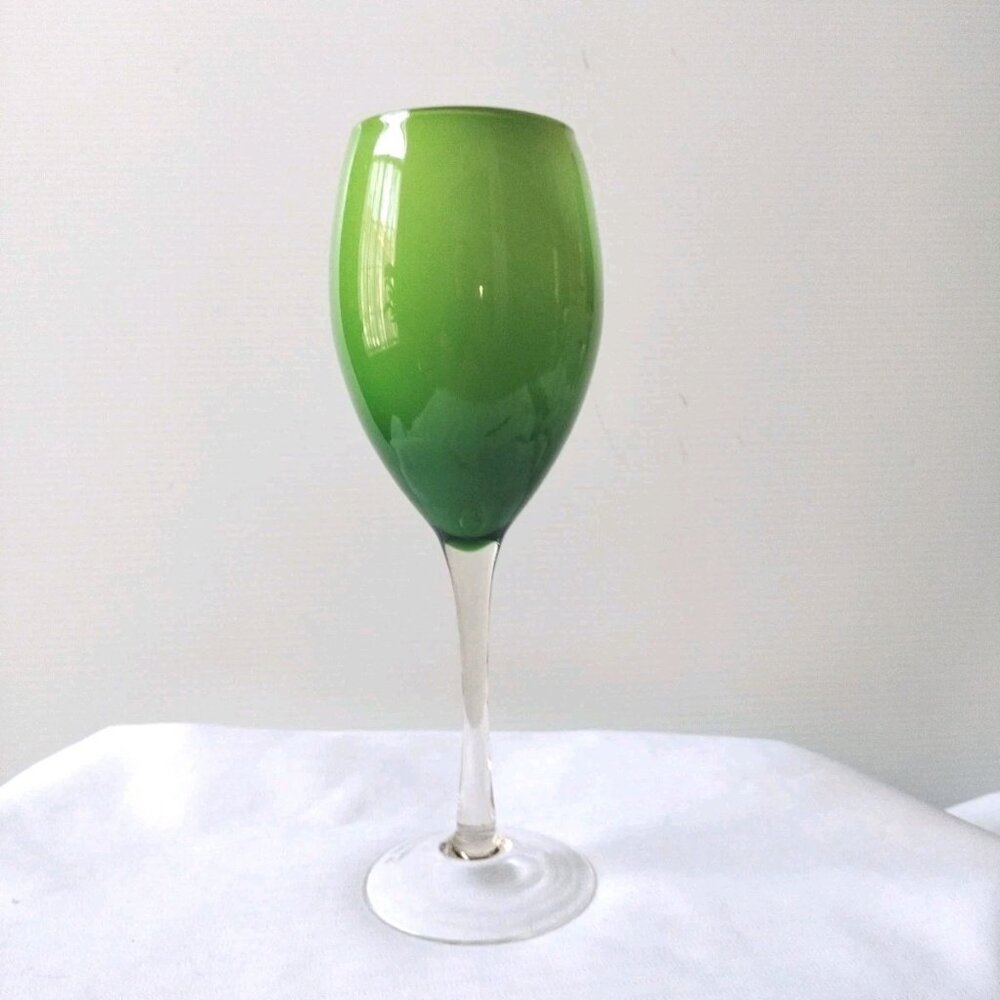 One VTG  Italy MCM Green White Caused Wine Glass 9 25"